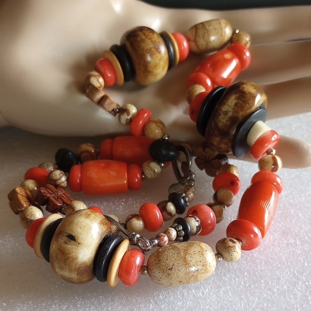 VINTAGE TIGER CORAL ORANGE CORAL TAGUA NUT LARGE BEAD NECKLACE